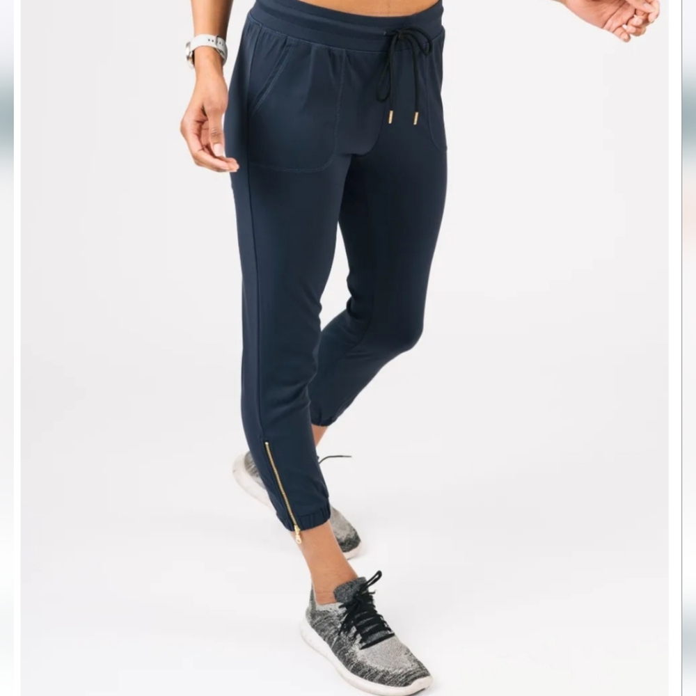 ZYIA Navy Peak Zipper Joggers (Short) - L NWT